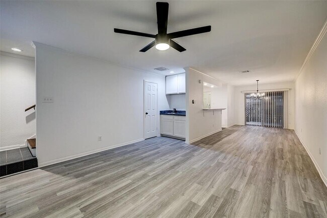 Building Photo - 2513 Bering Dr