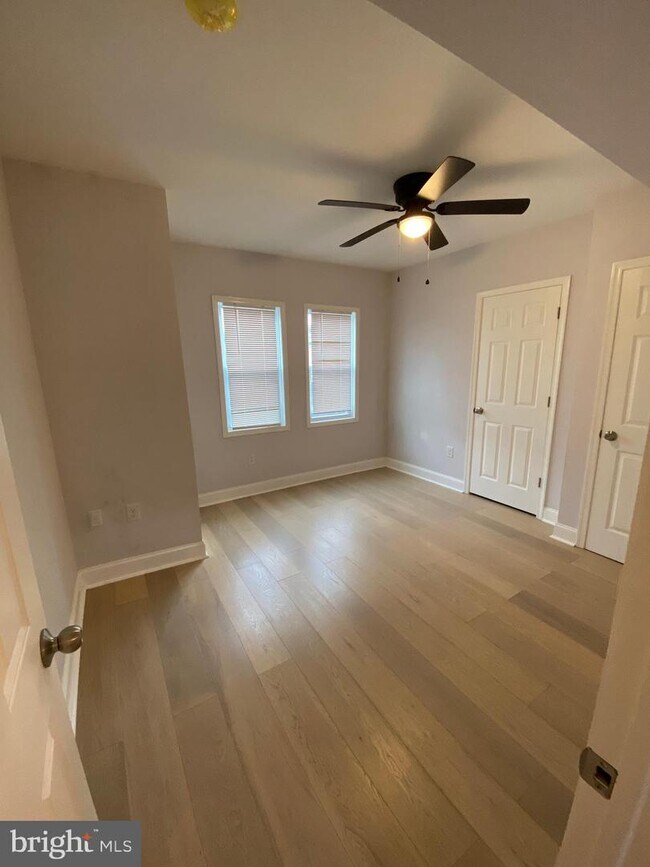 Foto del edificio - 5225 Warrington Ave