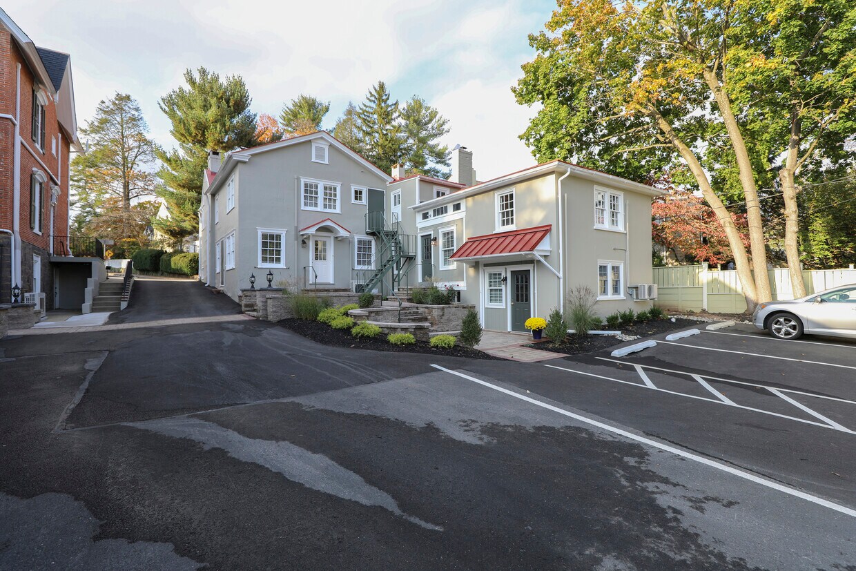 112 E State St, Doylestown, PA 18901 Apartments in Doylestown, PA