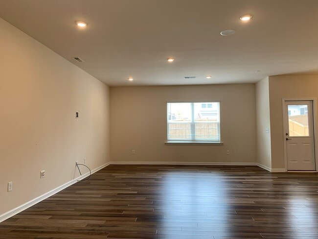 Foto del edificio - AMAZING LOCATION, Fantastic 3 Bed Home, In...