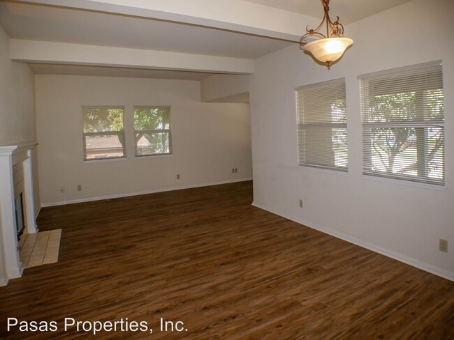 Building Photo - 4653-4655 Bermuda Ave