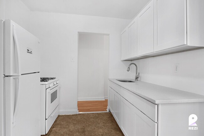 Foto del edificio - 2650 Marion Ave