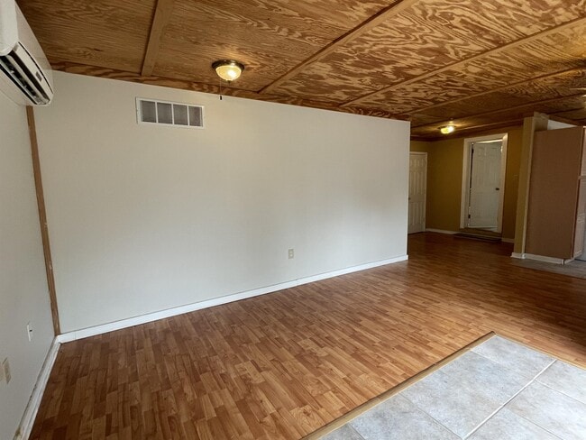 Building Photo - 598 Wakefield Dr