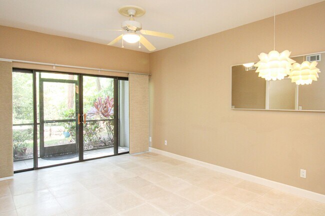 Building Photo - ***2BED/2BATH***WORLD TENNIS CLUB ***1ST F...