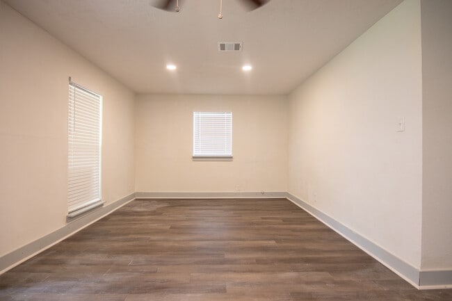 Building Photo - 5390 Margo Ln
