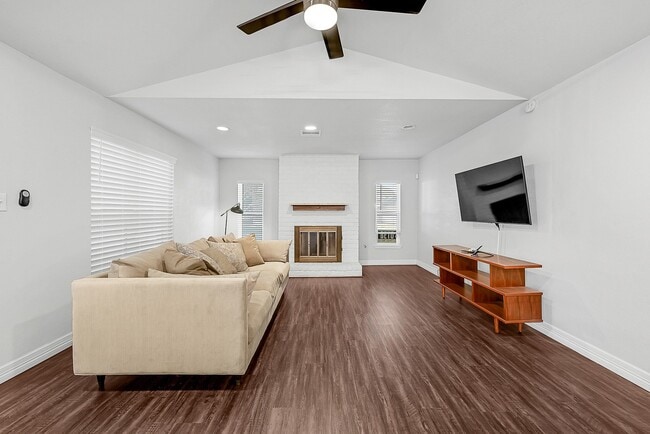 Foto del edificio - 10822 Bob White Dr