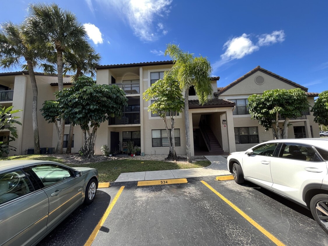 4321 W McNab Rd, Pompano Beach, FL 33069 Townhome Rentals in Pompano