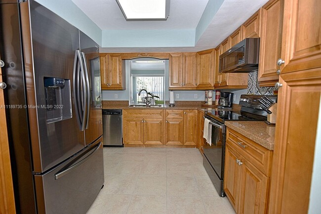 Foto del edificio - 9841 SE Little Club Way N