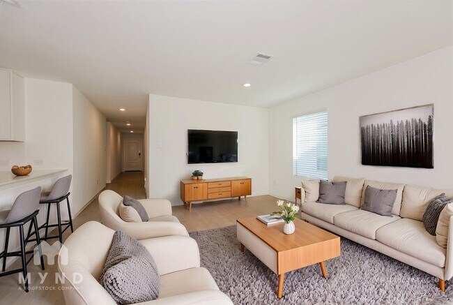 Building Photo - 2708 River Knl Ln