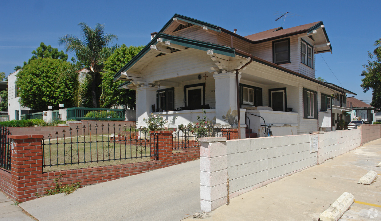 Building Photo - 370 Los Robles Ave