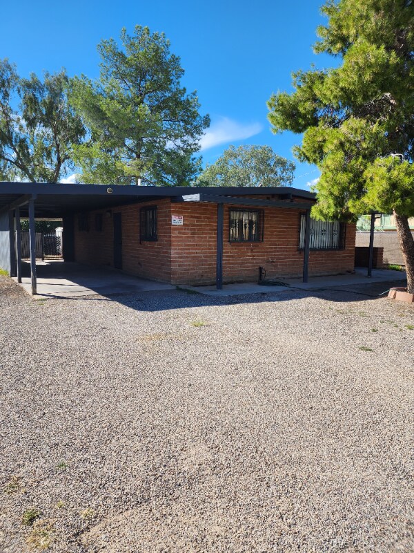 Primary Photo - 1635 N Arcadia Ave