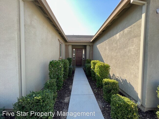 Building Photo - 4 br, 2.5 bath House - 2361 Stephen Robert Ln