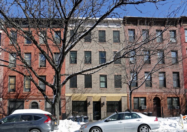 Building Photo - 681 Union St
