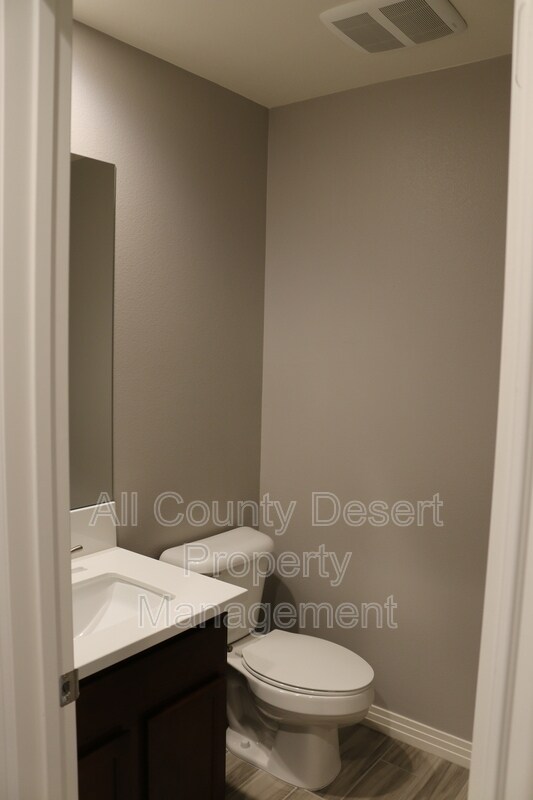 Foto del edificio - 52258 Rosewood Ln