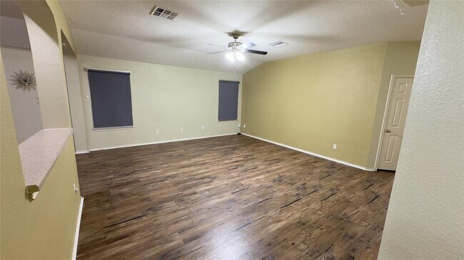 Foto del edificio - 700 Sweet Leaf Ln