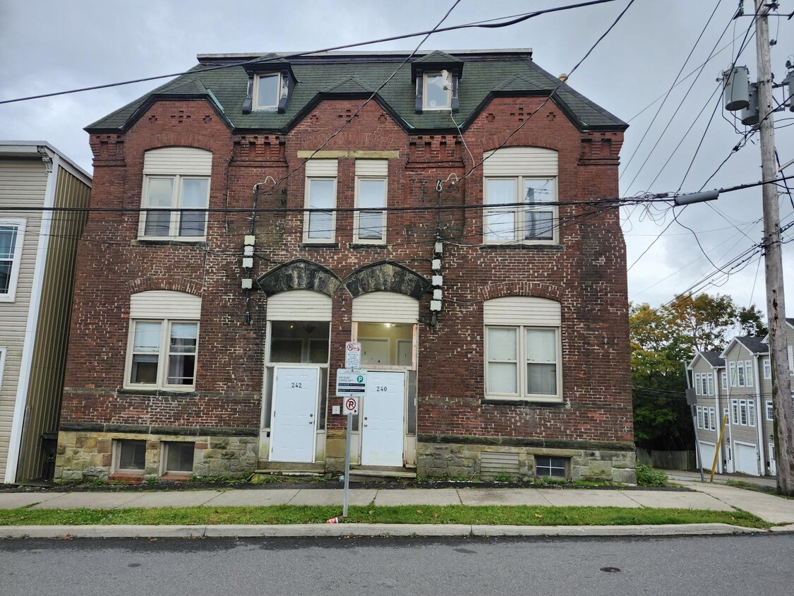 Primary Photo - 242-242 Duke St