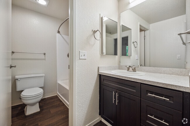1BR , 1BA - 676SQFT - Serramonte Ridge