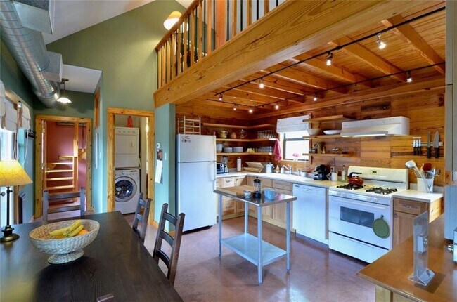 Building Photo - 4621 Banister Ln