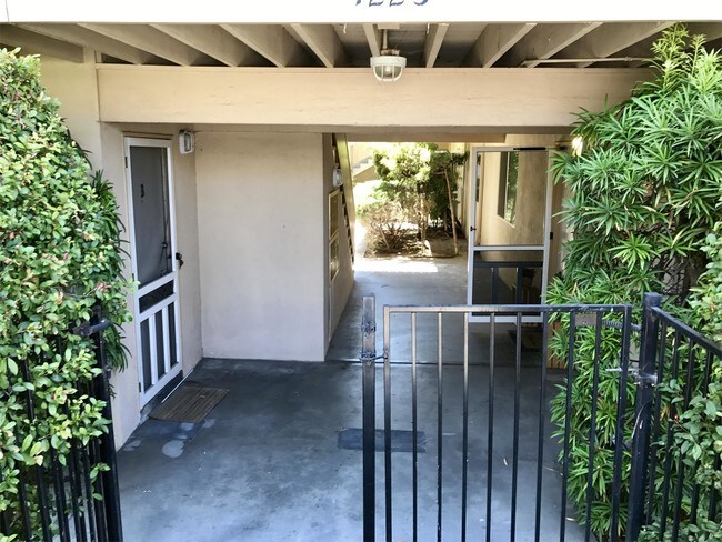 Building Photo - 1223 Garden Street - B