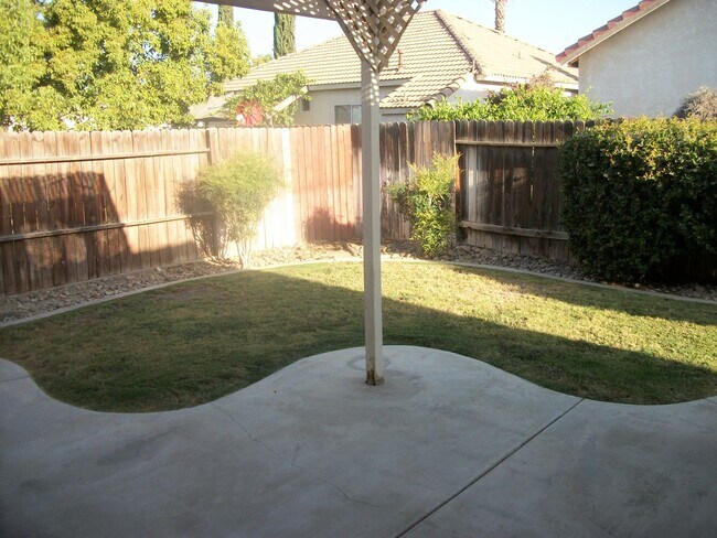 Foto del edificio - Charming 3-Bedroom Home in Tevis Ranch – P...