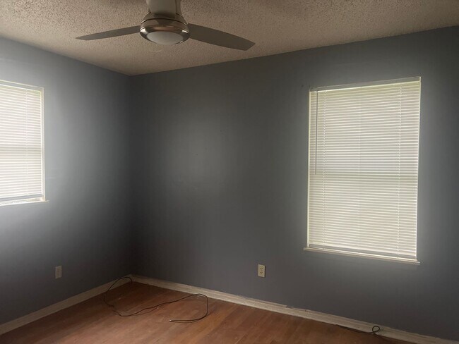 Building Photo - 1612 Kings Rd