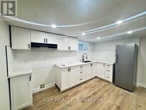 Building Photo - 952 Main St E