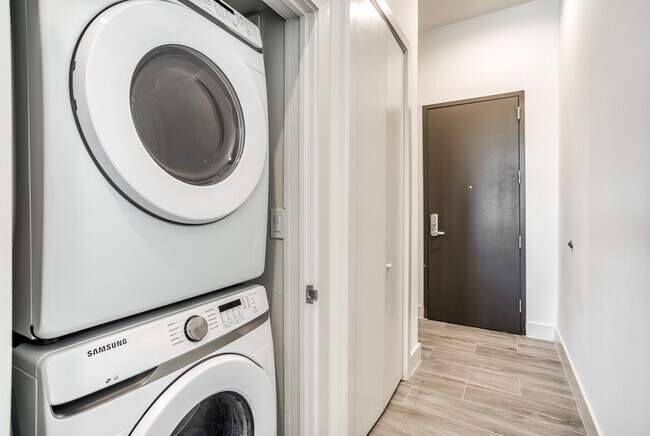 Foto del edificio - 1100 Peters Street