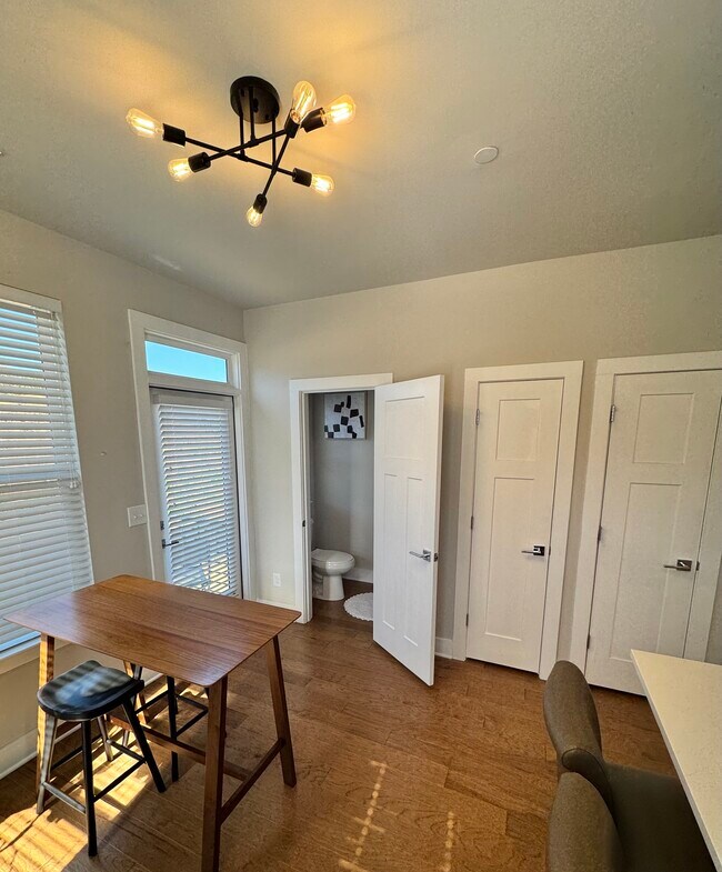 Foto del edificio - 4101 Bryant Terraces Dr