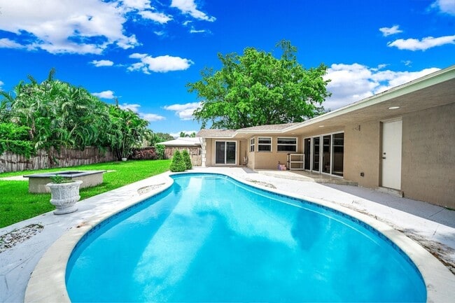 Foto del edificio - 4021 Bayview Dr