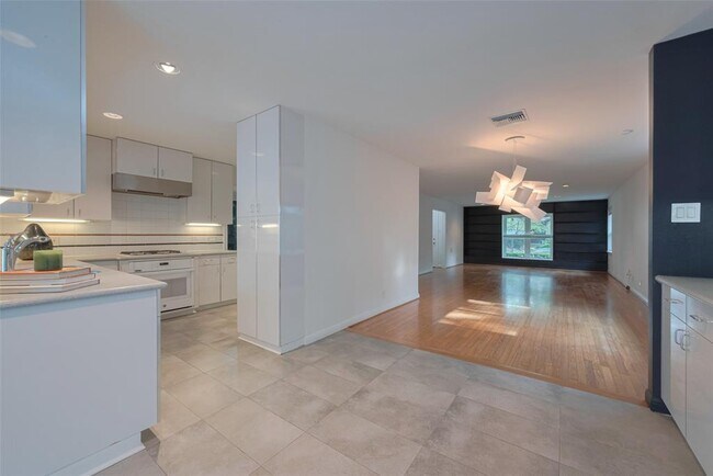 Foto del edificio - 1644 Banks St