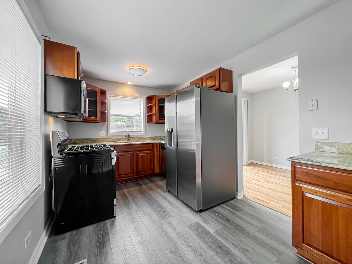 1501 Raymond Dr Unit 103, Naperville, IL 60563 Condo for Rent in Naperville, IL