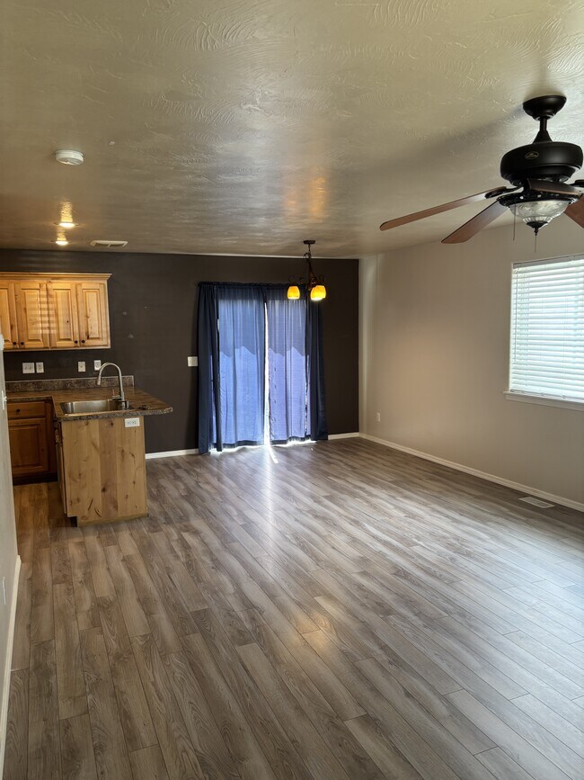 Foto del edificio - 2075 Mary Dr