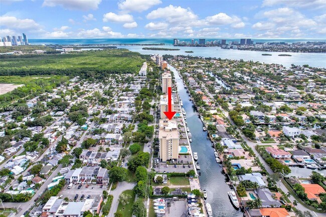 Foto del edificio - 2000 NE 135th St