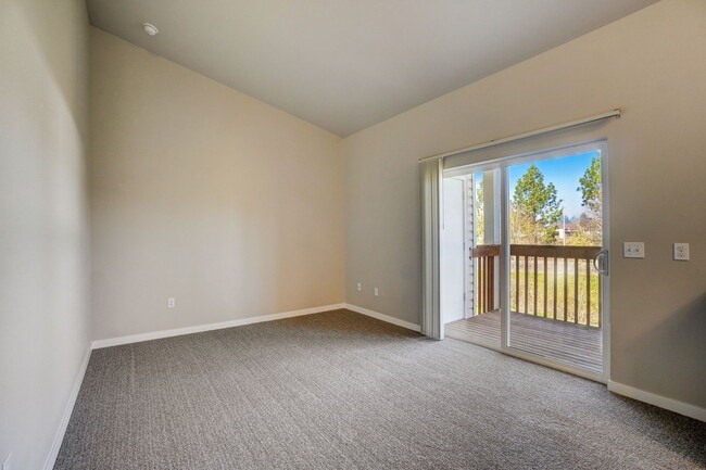 Building Photo - Legacy Oaks Apartments
