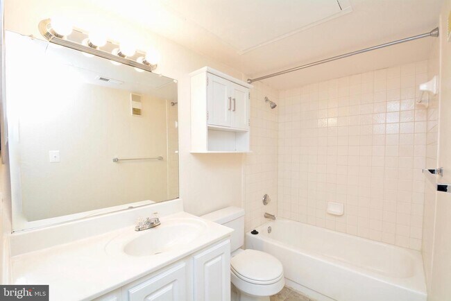 Building Photo - 3914 Penderview Dr