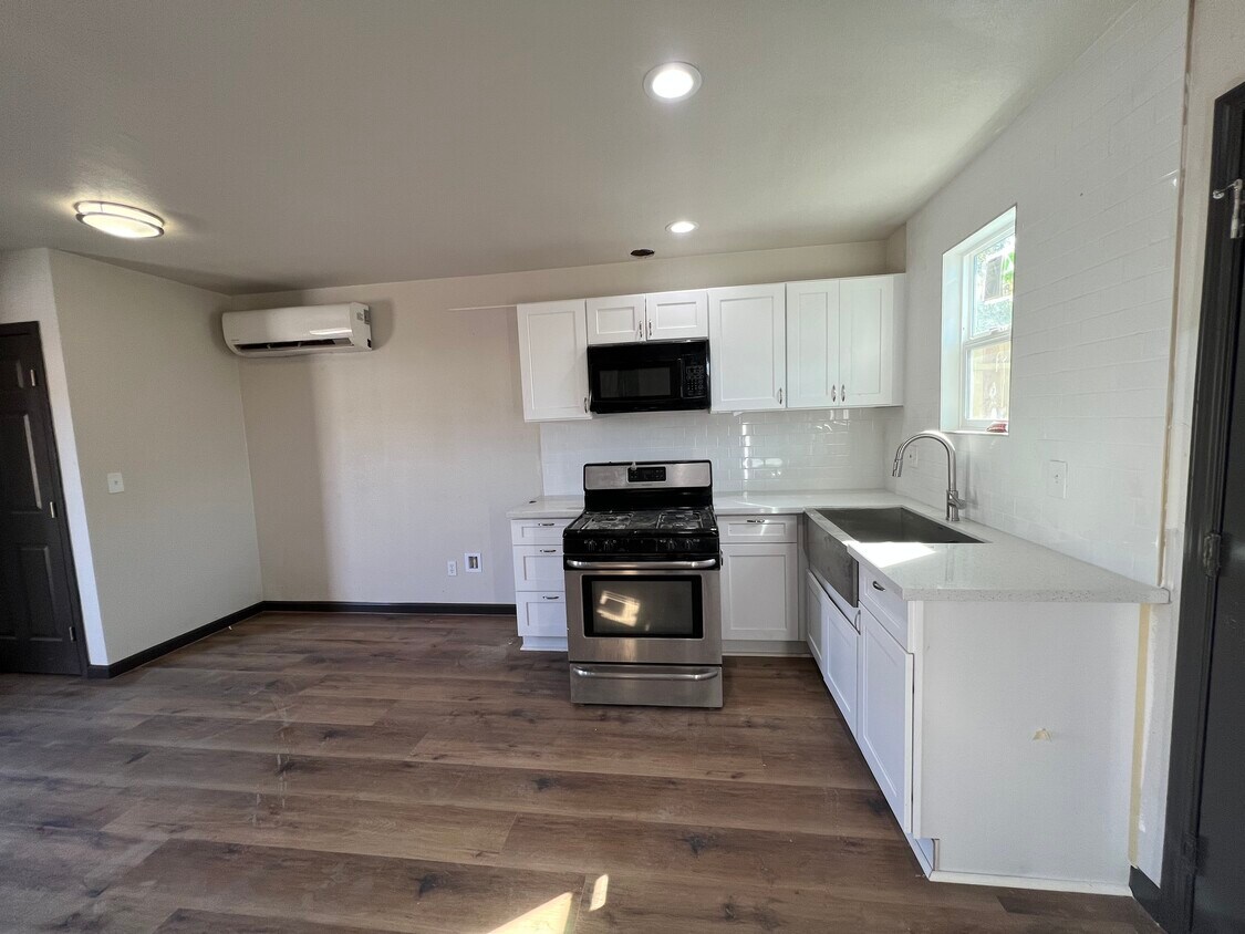 654 Stanislaus St, Parlier, CA 93648 House Rental in Parlier, CA