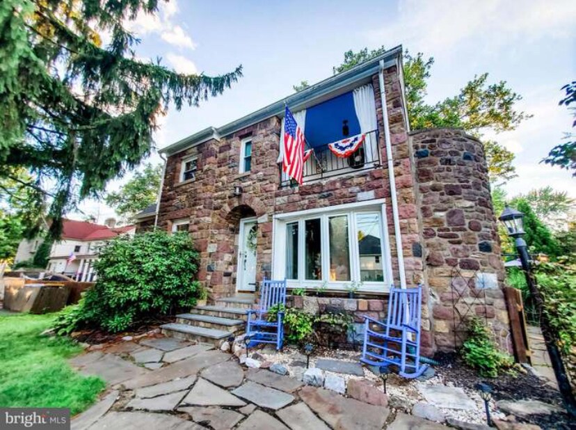 Primary Photo - 4 Rossiter Ave