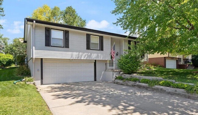 Building Photo - 9374 Maplewood Blvd