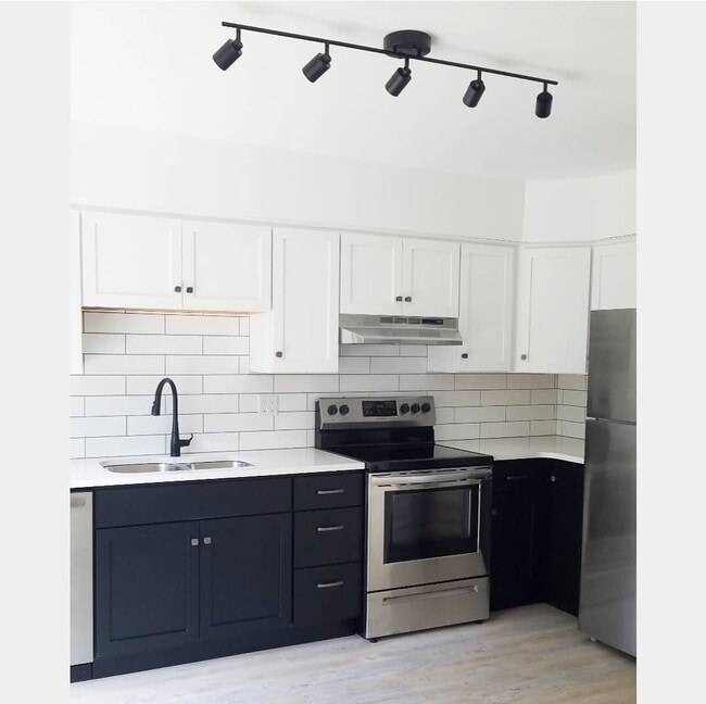 Building Photo - 586 Peachview Ln