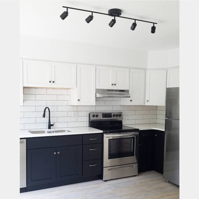 Foto del edificio - 586 Peachview Ln