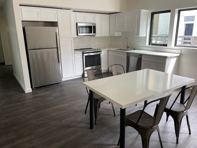 Building Photo - Double Bed-Newly Renovated Building, with ...