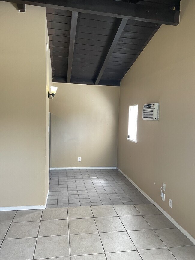 Building Photo - 2040 Riley Ct