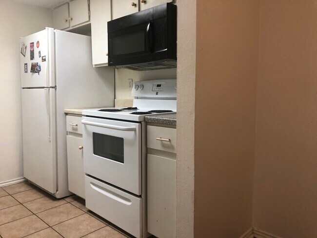 Foto del edificio - 2401 Leon St