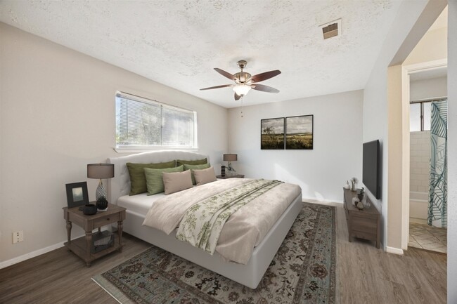 Foto del edificio - 7323 Wovenwood Ln