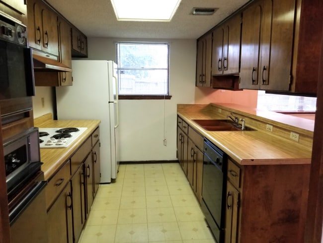 Foto del edificio - 8311 Watch Tower St