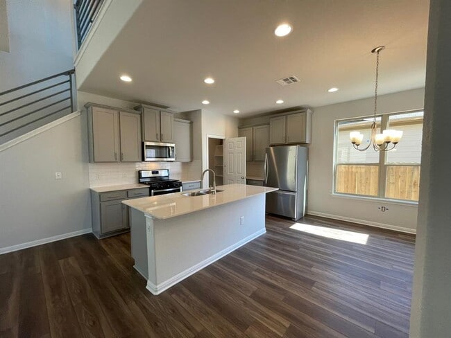 Building Photo - 105 Durmont Pass