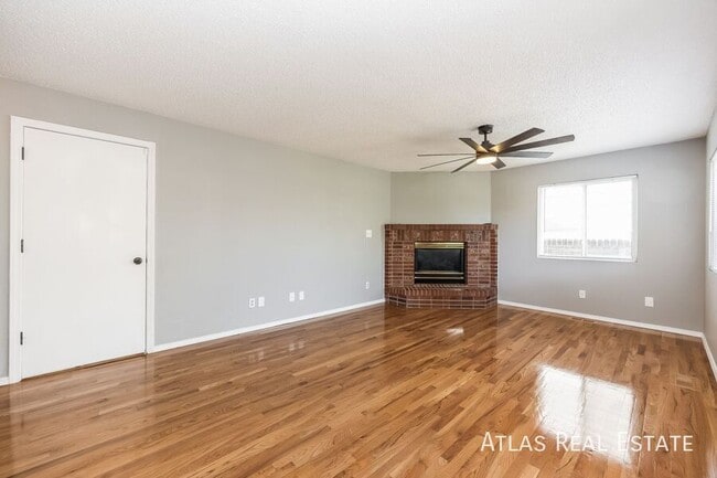 Foto del edificio - 8015 Ferncliff Dr