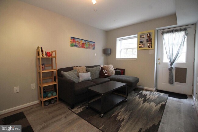 Foto del edificio - 114 Sanborn Pl