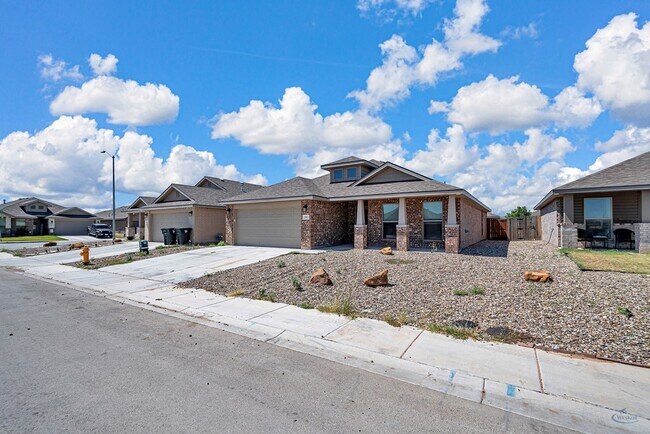 Building Photo - 1303 Red Cliff Ave