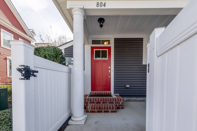 Foto del edificio - 2 bedroom condo close to W&M